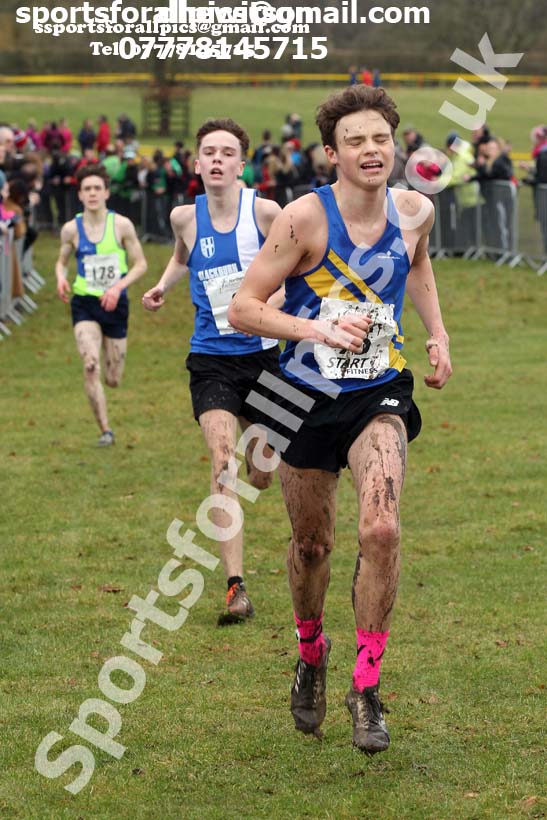 Mens under-17s Northern Cross Country Champs., Camp Hill Estate, Kirklington.  Photo: David T. Hewitson/Sports for All Pics